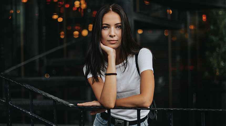 girl in white - Tudo o que Não Podes Perder Sobre o Dia do Solteiro