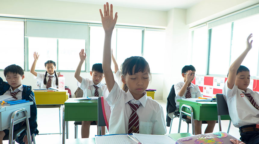 kids in classroom - Durante o Dia o Melhor é o Pestalozzi