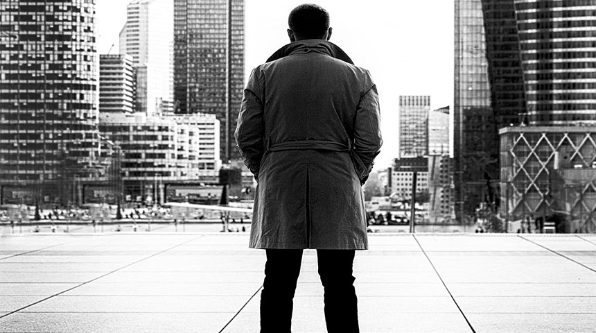 man standing - Conhece o Sérgio Vieira?