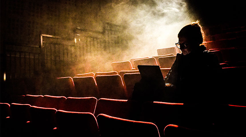 people in cinema - Descubra o Cinema de São Jorge